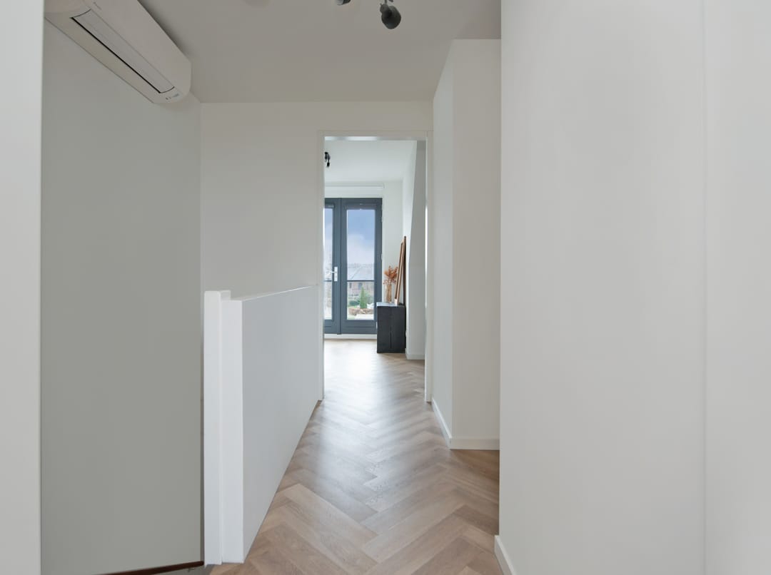 Photo 28 of Straat van Messina 12-B