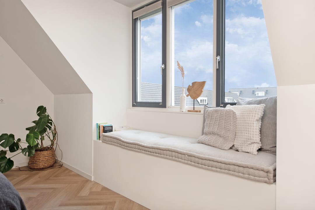 Photo 31 of Straat van Messina 12-B