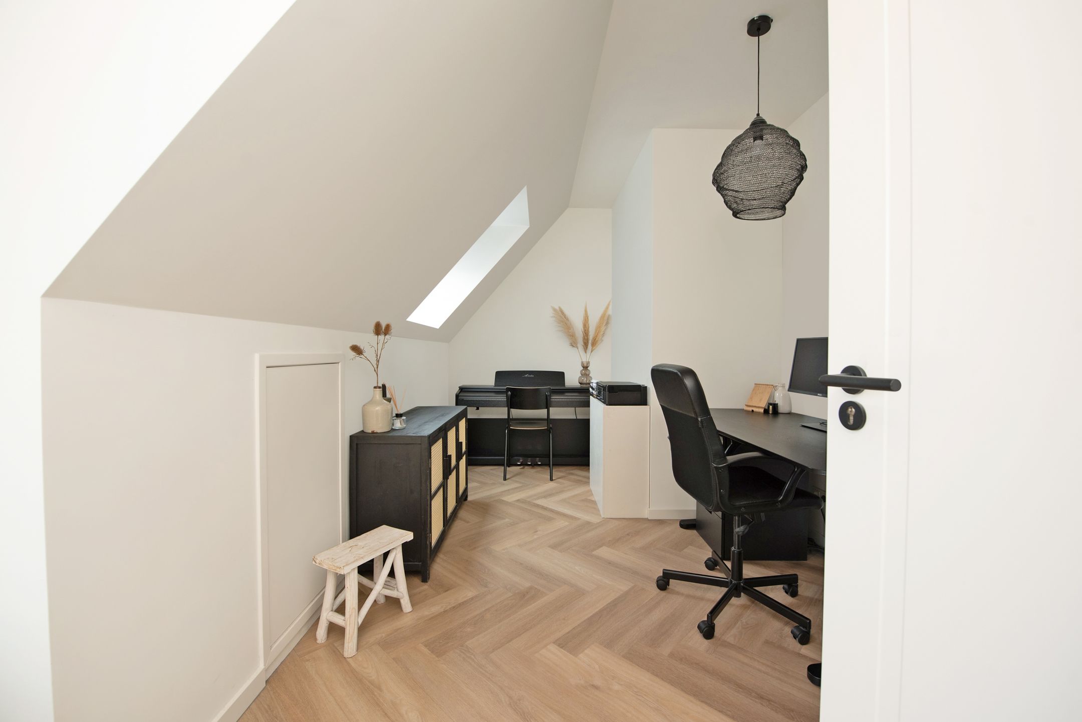 Photo 33 of Straat van Messina 12-B