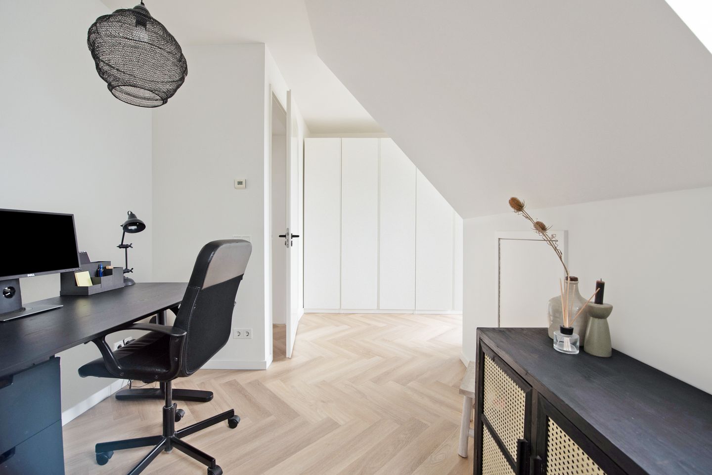 Photo 34 of Straat van Messina 12-B