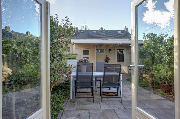 Photo 2 of Oranje Nassaustraat 14-A