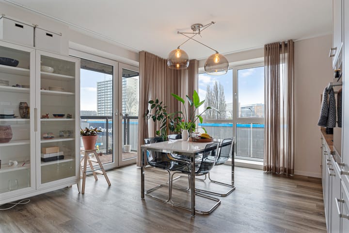 Foto 21 van Waldorpstraat 1574