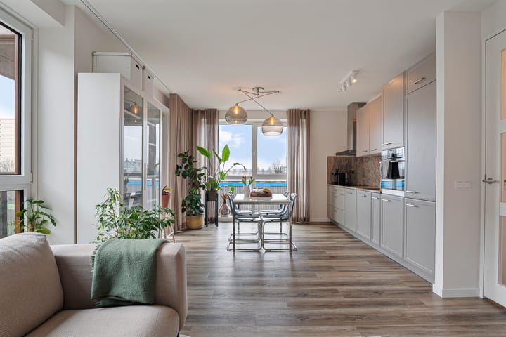 Foto 23 van Waldorpstraat 1574