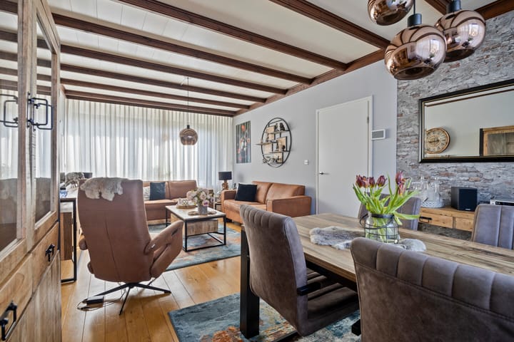 Foto 2 van Heilige Stoel 3826