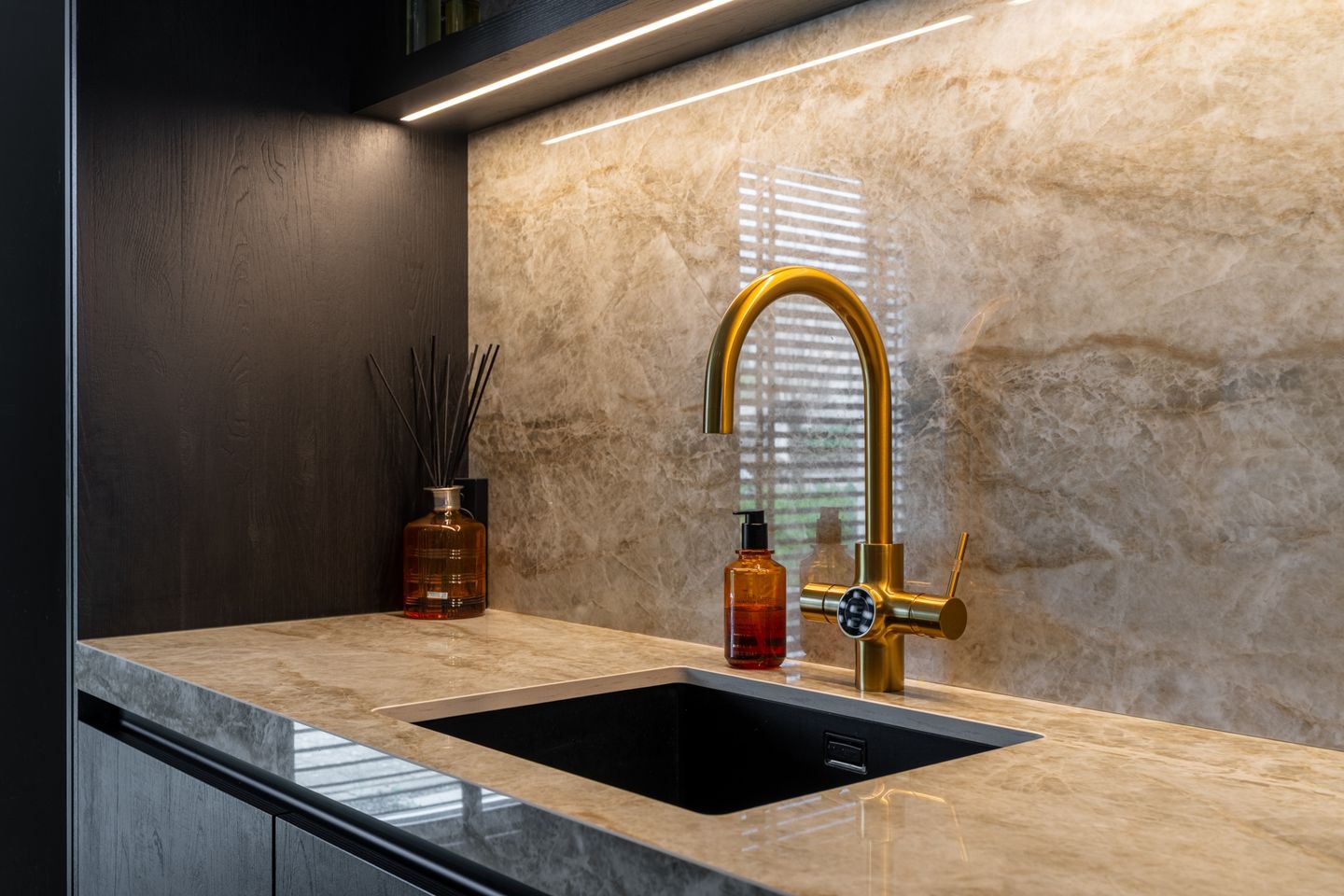 Photo 14 of Anton van Duinkerkenstraat 5