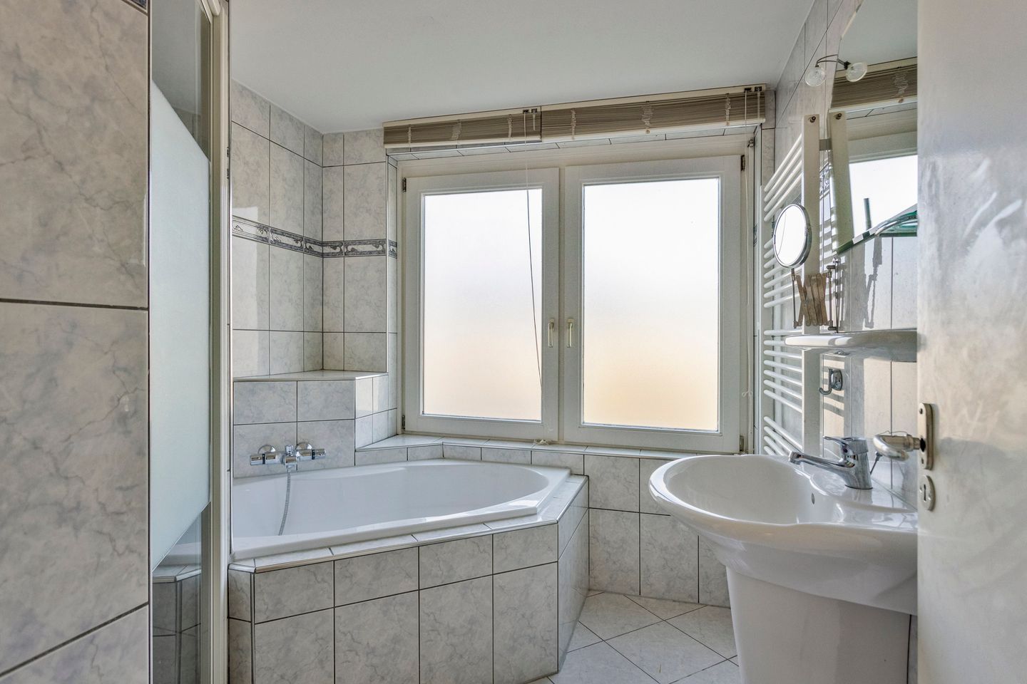 Photo 19 of Helfrichstraat 4