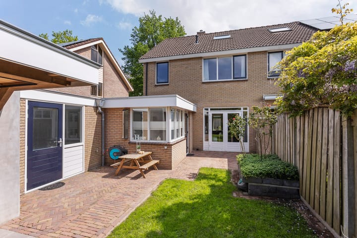 Foto 18 van ten Oeverstee 13