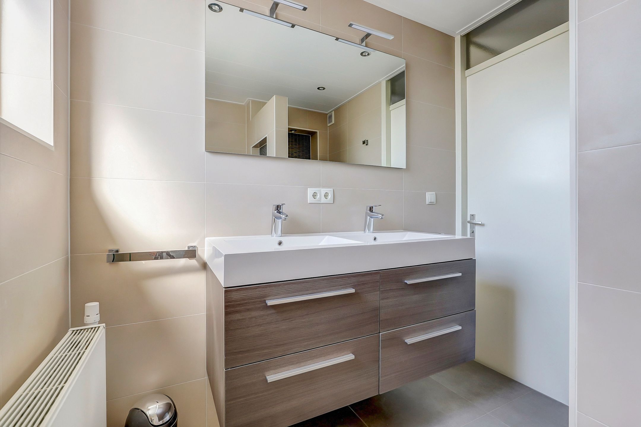 Foto 24 van Emmastraat 1