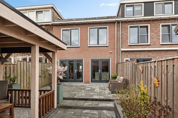 Photo 24 of Willem van der Voetstraat 30