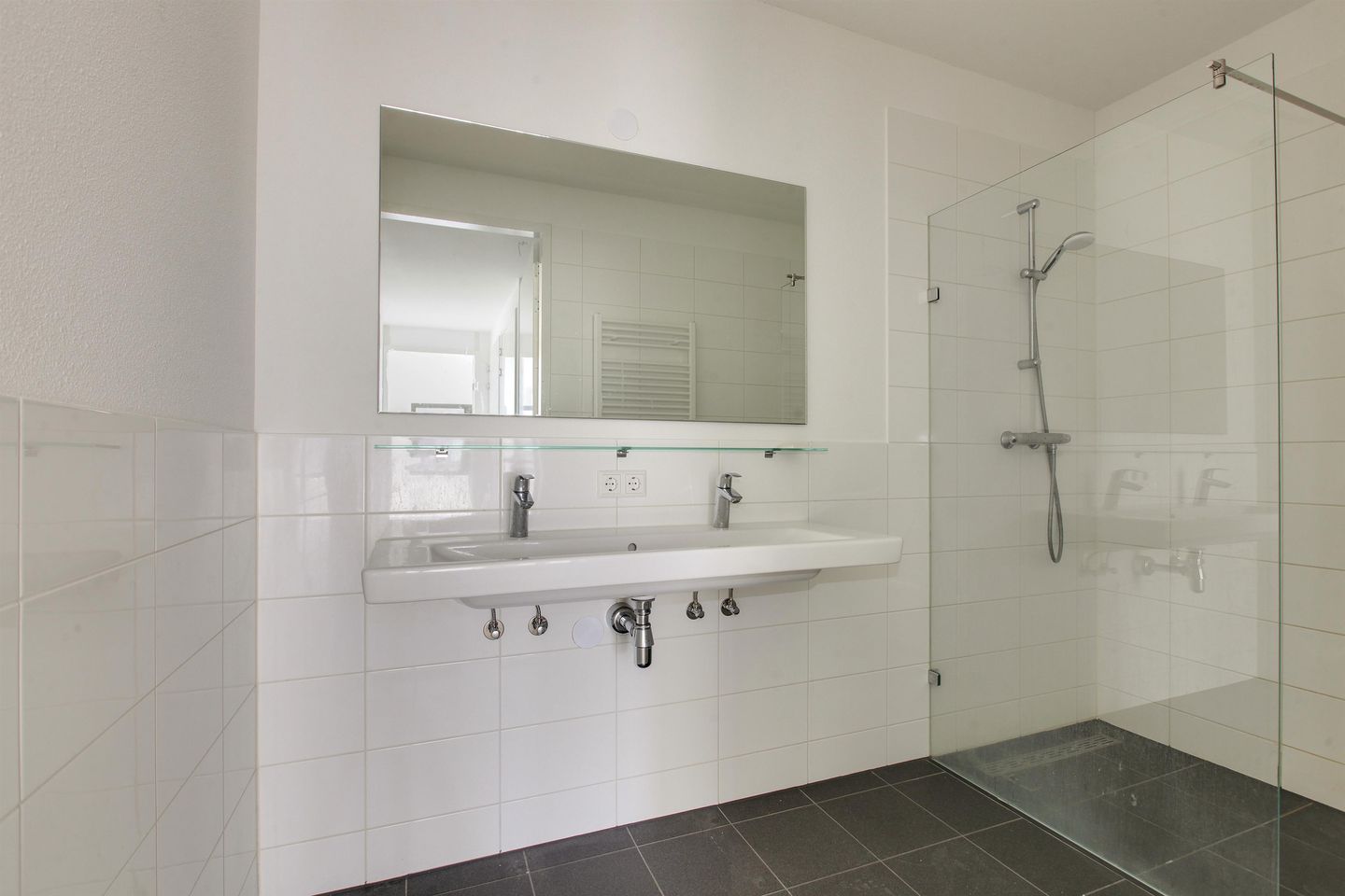 Photo 4 of Bert Haanstrakade 858