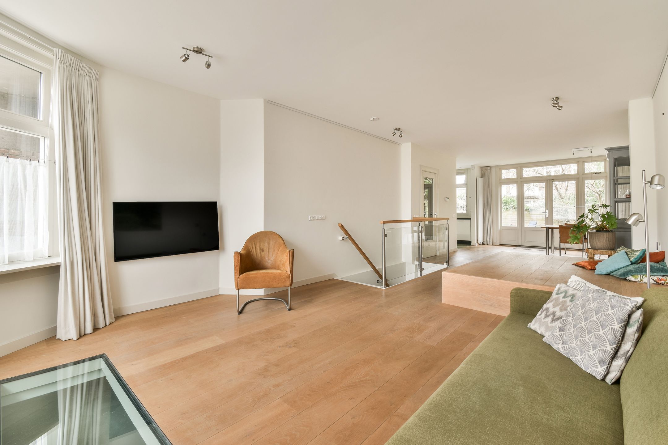 Foto 9 van Middenweg 215-A