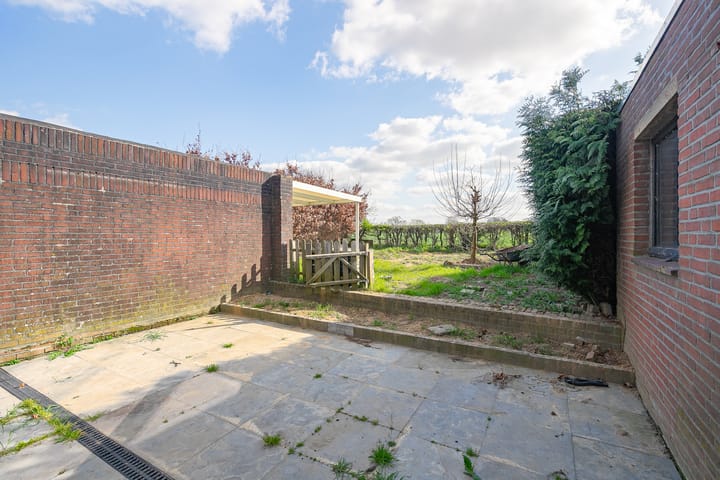 Foto 15 van Rijksweg 94-A