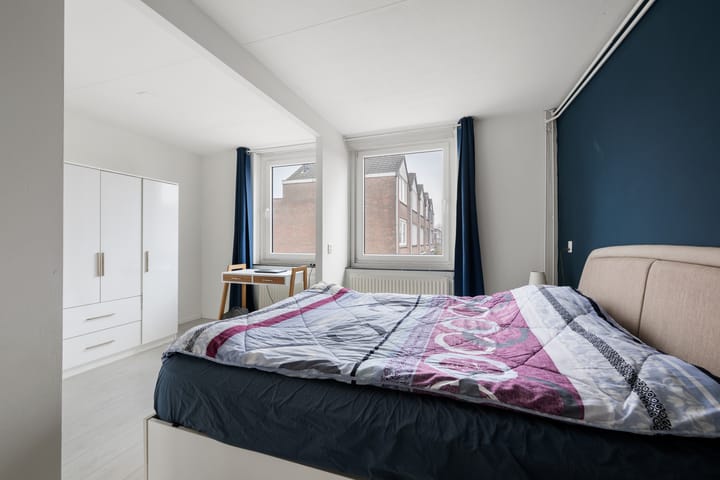 Foto 12 van Bronsmos 57