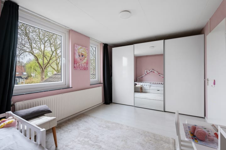 Foto 15 van Bronsmos 57