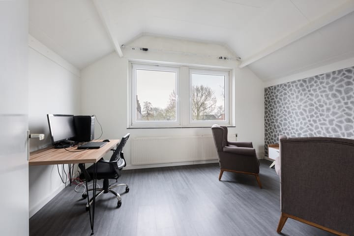 Foto 20 van Bronsmos 57