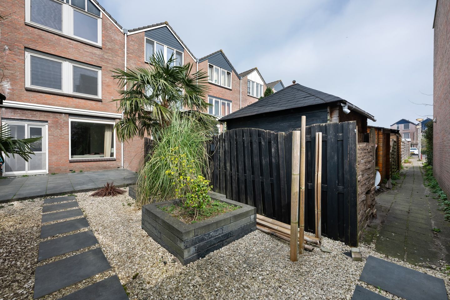 Foto 25 van Bronsmos 57