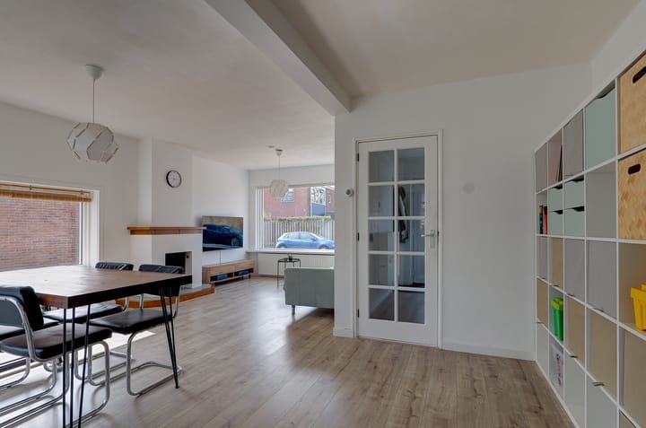 Photo 9 of Schweitzerstraat 4