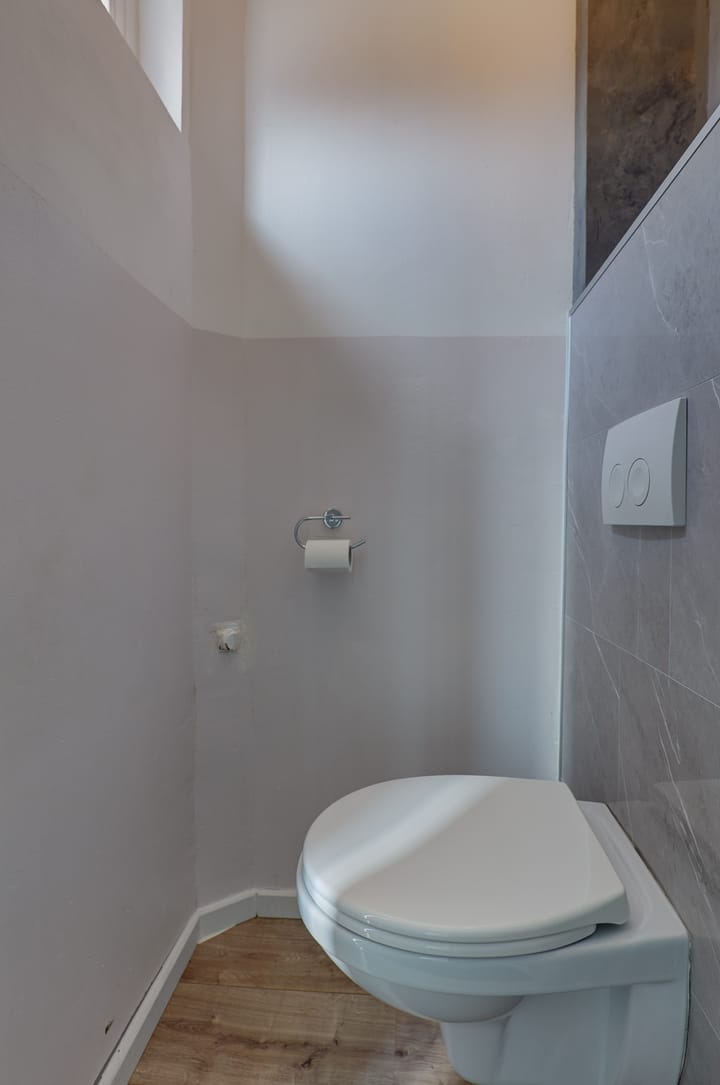 Photo 19 of Schweitzerstraat 4