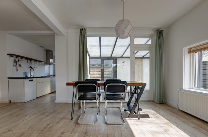 Photo 8 of Schweitzerstraat 4