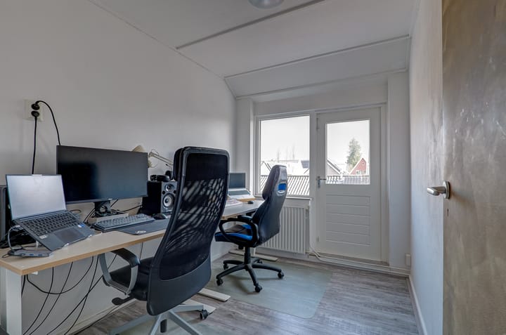 Photo 22 of Schweitzerstraat 4