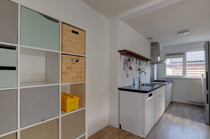 Photo 11 of Schweitzerstraat 4