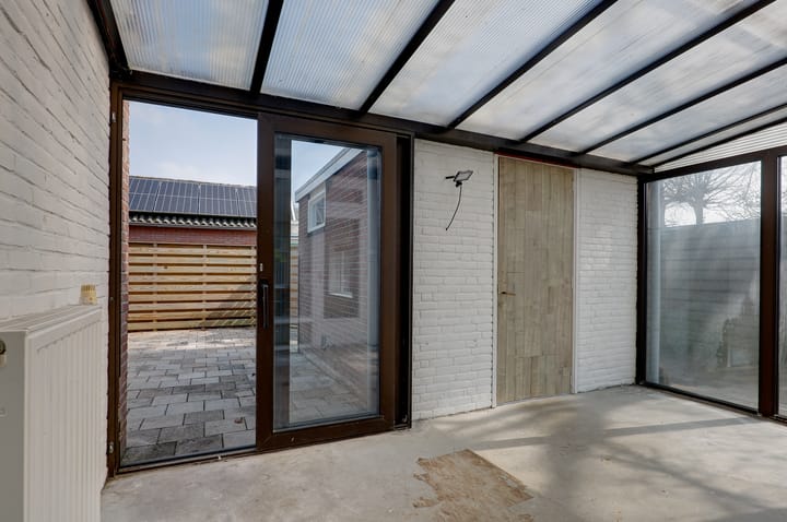 Photo 15 of Schweitzerstraat 4