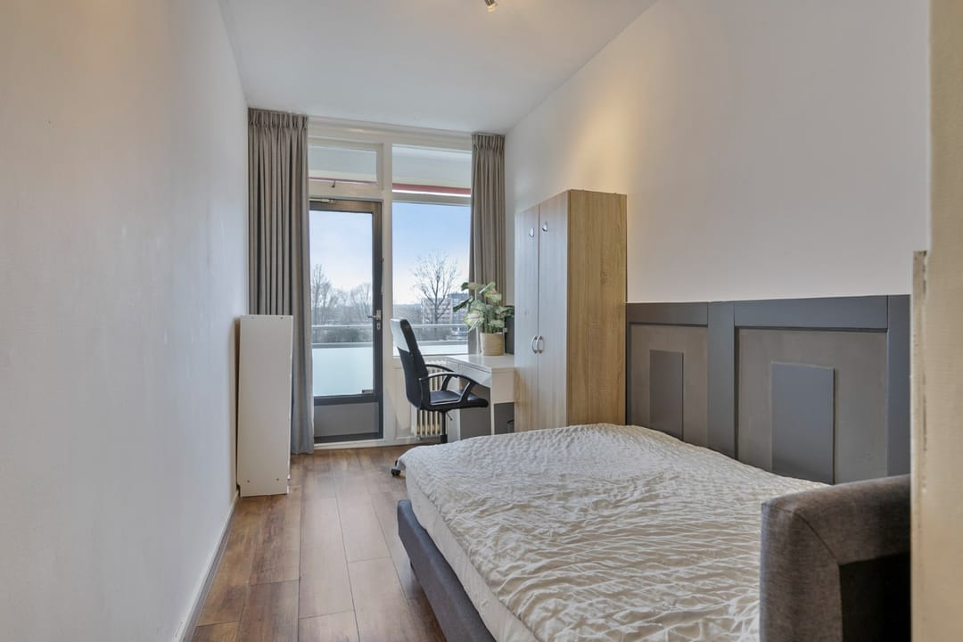 Foto 22 van Van der Helmstraat 384