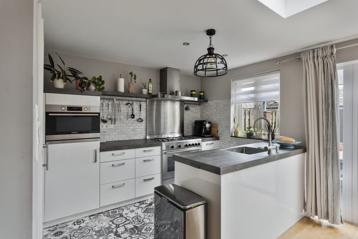 Photo 24 of Suze Groenewegstraat 3