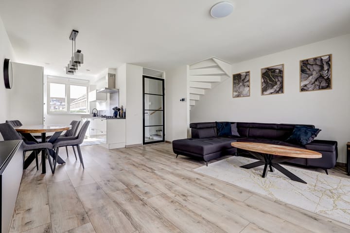 Foto 2 van Bruin Dikkopje 29