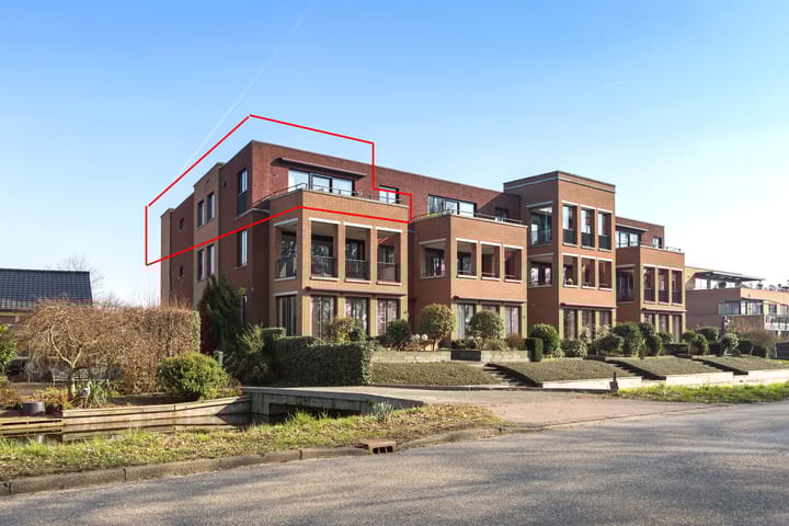 Foto 1 van Burgemeester van Oostenweg 1-N