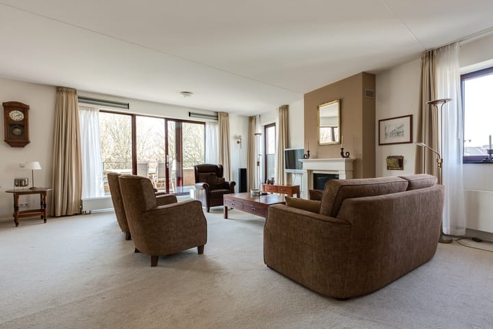 Foto 9 van Burgemeester van Oostenweg 1-N