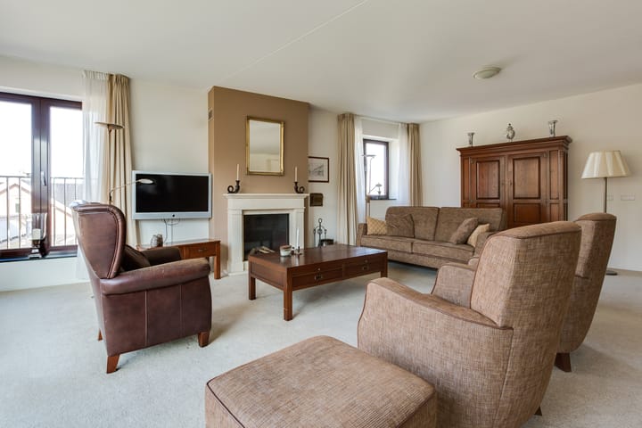 Foto 10 van Burgemeester van Oostenweg 1-N