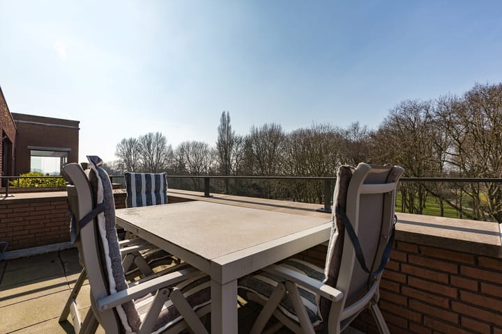 Foto 17 van Burgemeester van Oostenweg 1-N