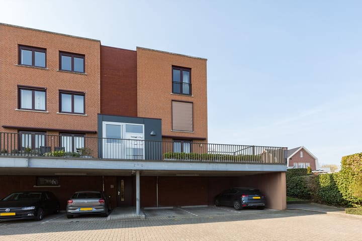 Foto 29 van Burgemeester van Oostenweg 1-N