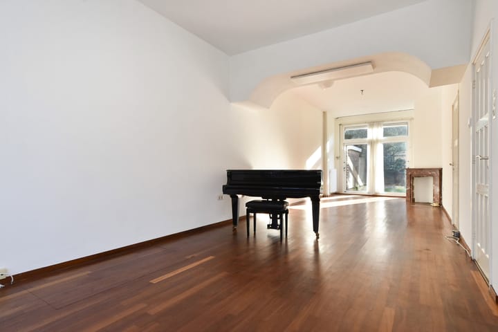 Foto 12 van Van Nijenrodestraat 35