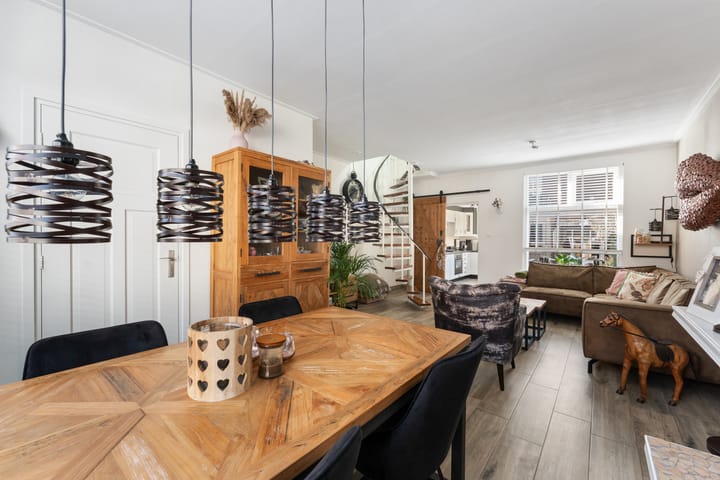 Photo 2 of Weteringstraat 9