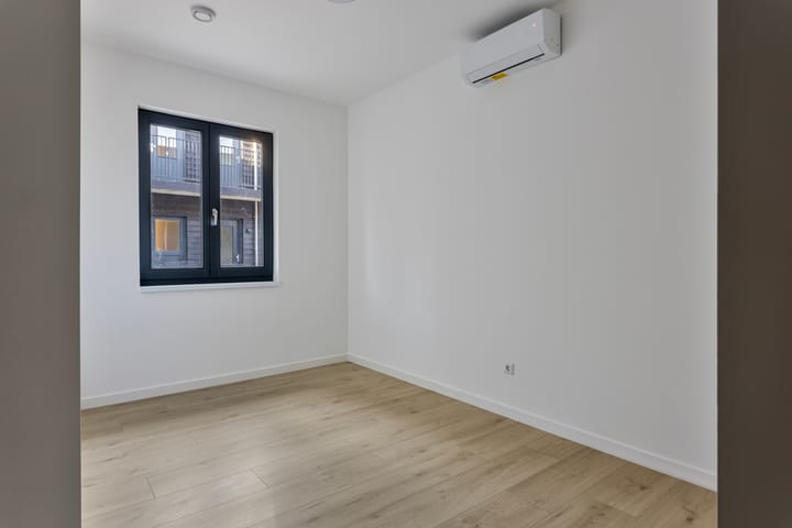 Photo 7 of Bredaseweg 38-A