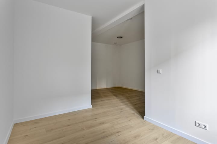 Photo 8 of Bredaseweg 38-A