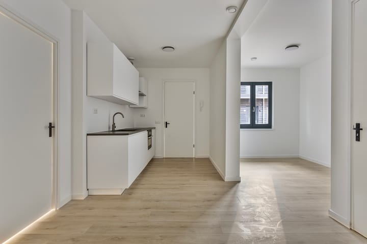 Photo 12 of Bredaseweg 38-A