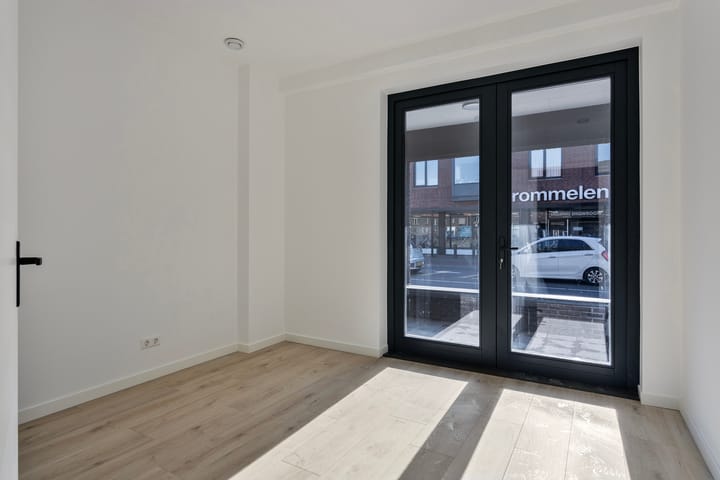 Photo 2 of Bredaseweg 38-A