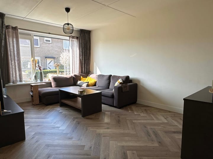 Foto 11 van E E G laan 46