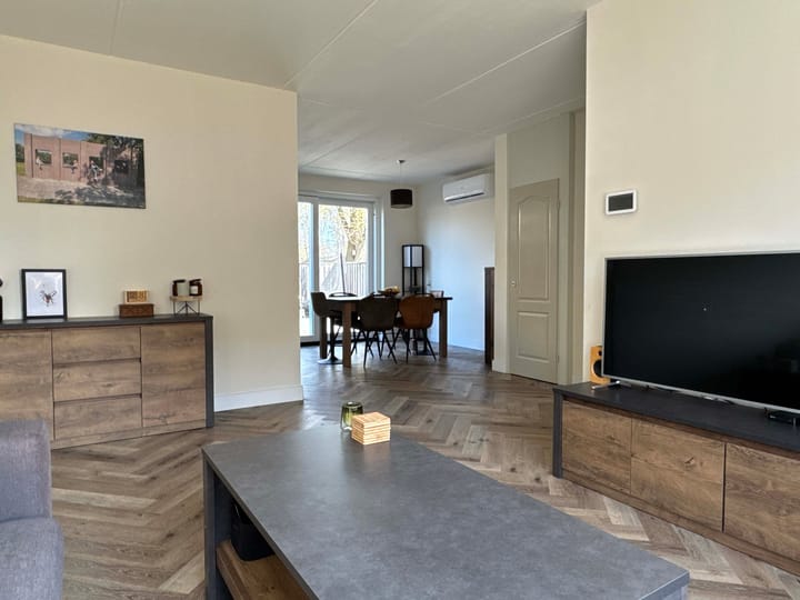 Foto 12 van E E G laan 46