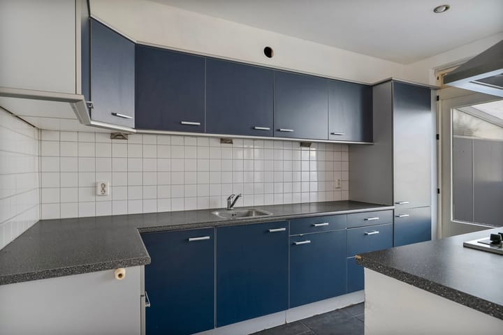 Photo 8 of de Ruijterstraat 9