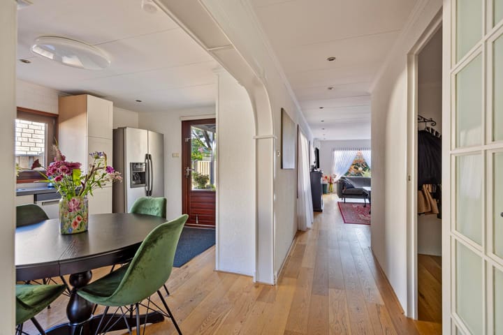 Foto 13 van Massenweg 106-B