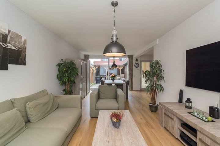 Foto 9 van Van Goghlaan 25