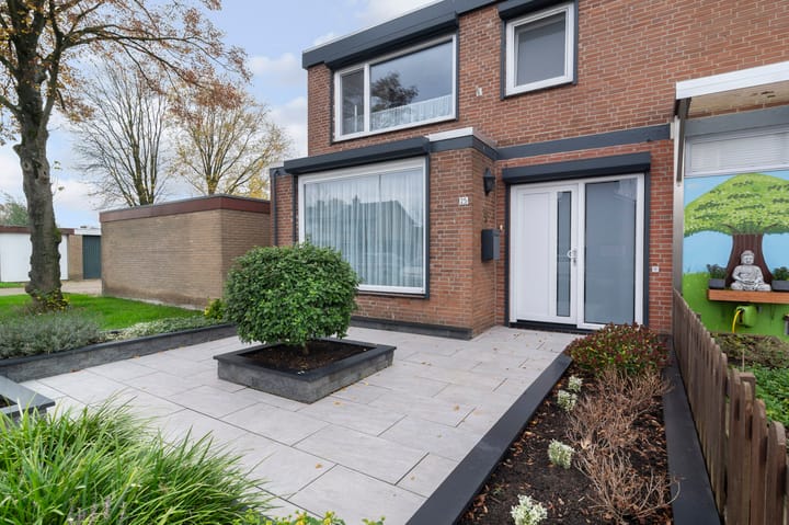 Foto 44 van Van Goghlaan 25