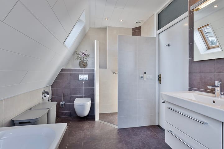 Foto 34 van Leliestraat 43