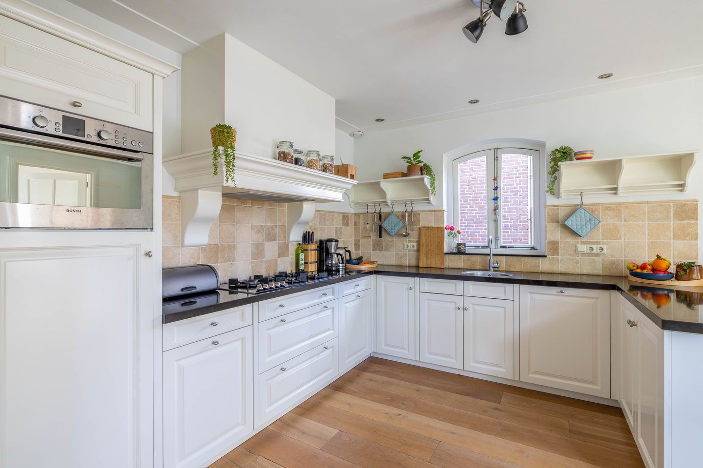 Photo 10 of Toon Bolsiusstraat 19