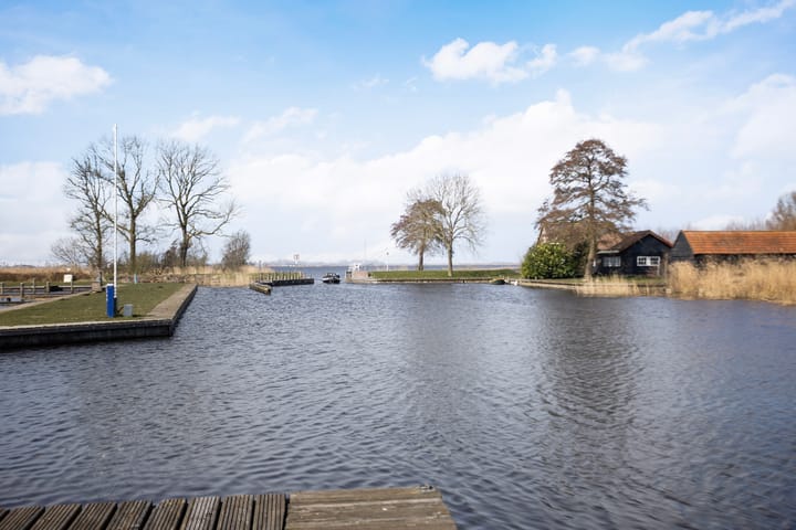 Photo 32 of It String 7-0002