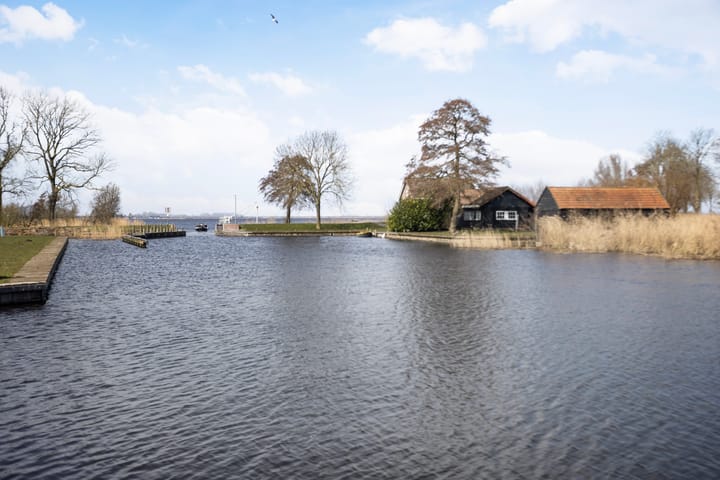 Photo 33 of It String 7-0002